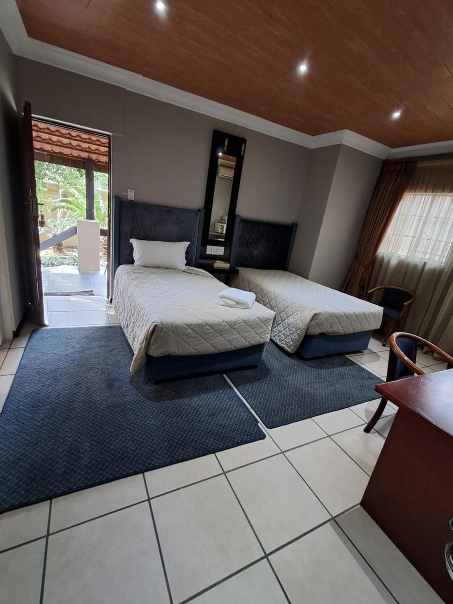 Constantia Manor Guest House Претория Экстерьер фото