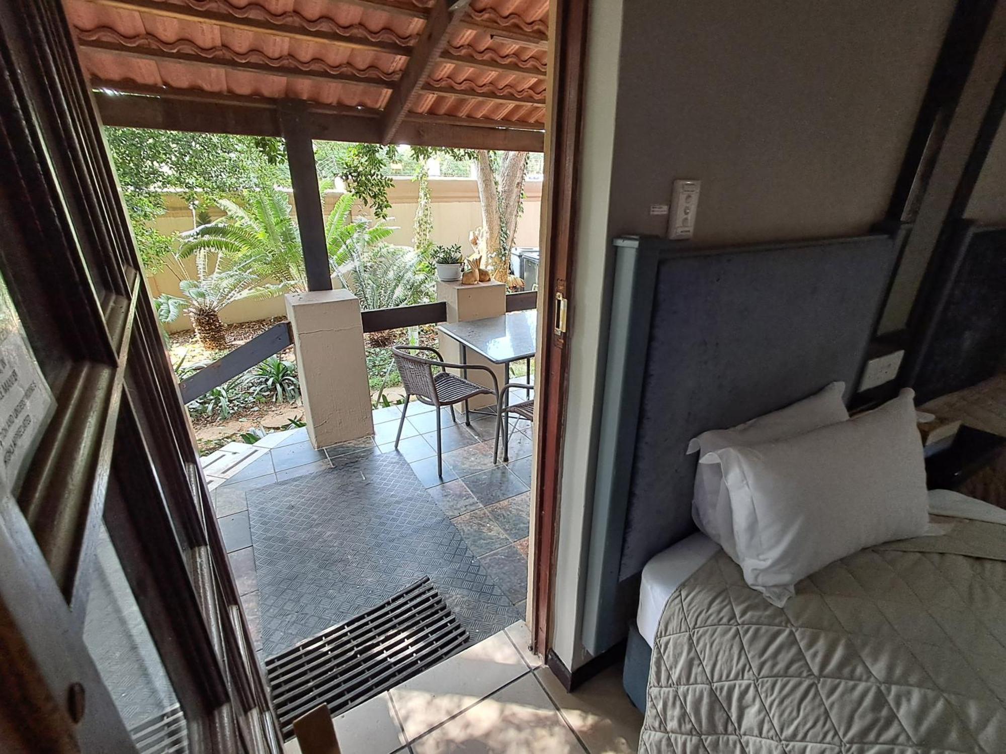 Constantia Manor Guest House Претория Экстерьер фото